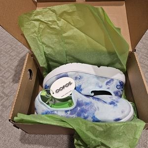 NIB 6.5 Oofoos OOmg eeZee Blue Tie Dye low shoe